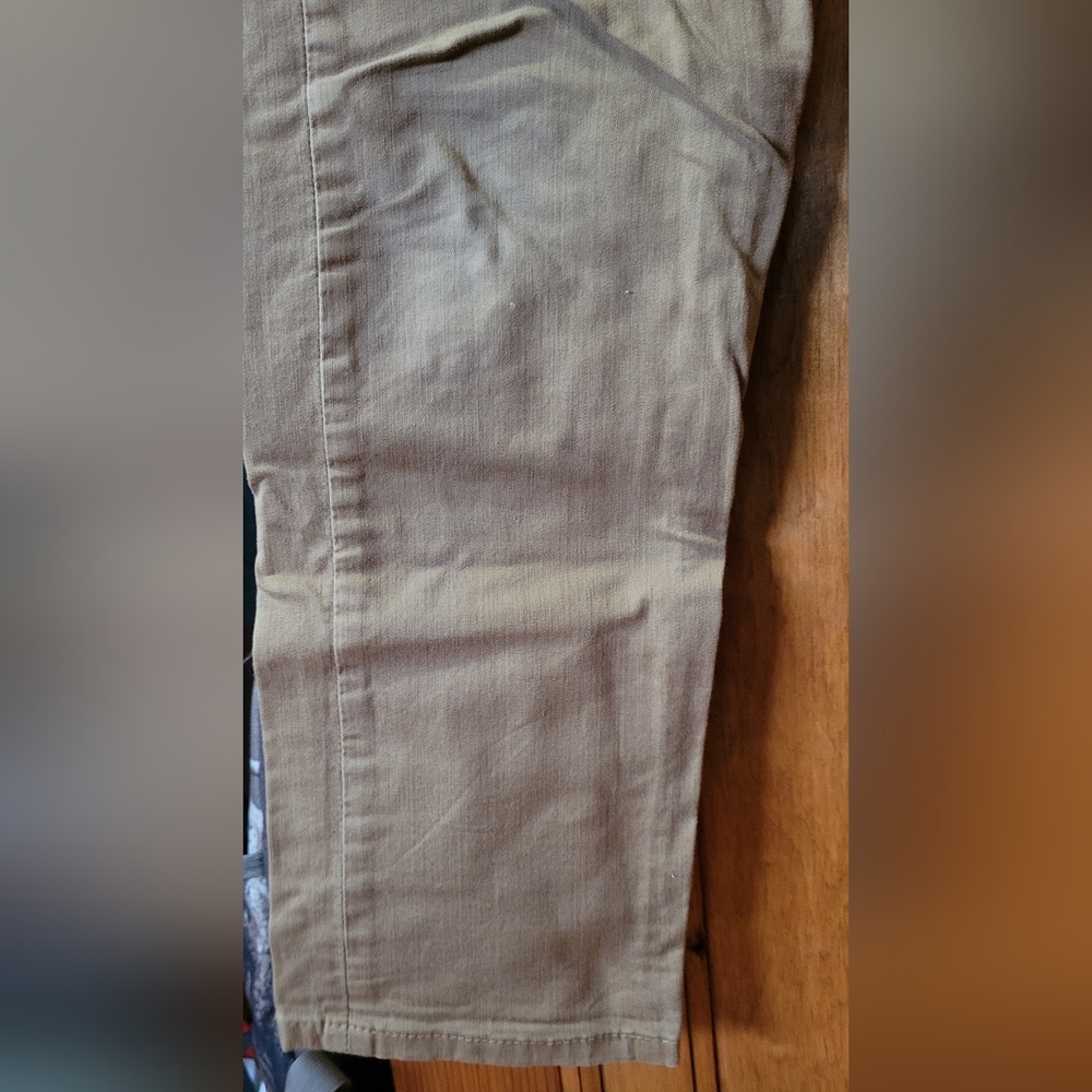 Levi's - Picture 2 of 4